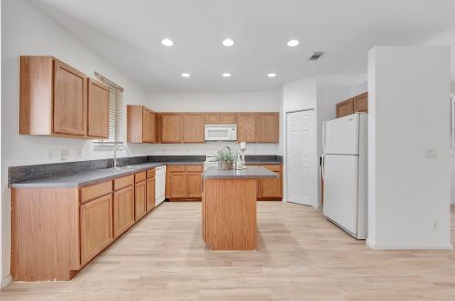 2767 Evergreen Cir, Boynton Beach, FL 33426-8657
