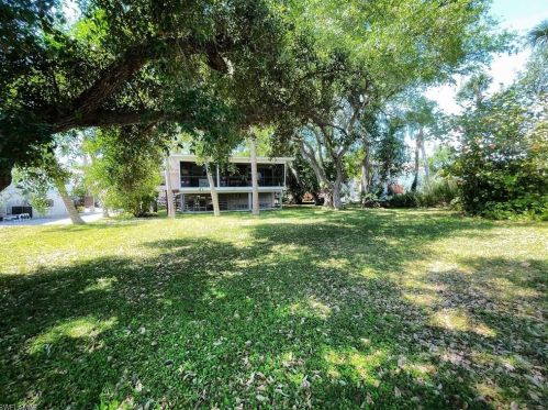 5461 Oak Ridge Ave, Fort Myers Beach, FL 33931-4131