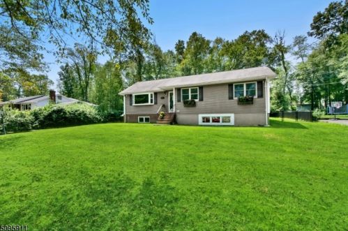 34 Cross Rd, Greystone Park, NJ 07950-3246