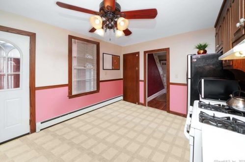 46 Glenwood St, Manchester CT  06040-6142 exterior