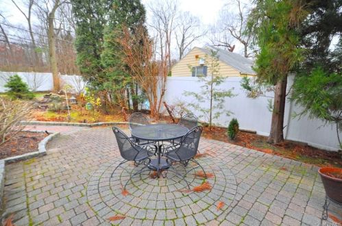 1 Maplewood Rd, Hartsdale NY  10530-1627 exterior