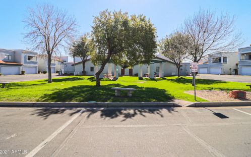 8610 67 Dr, Peoria AZ 85383-7103 exterior