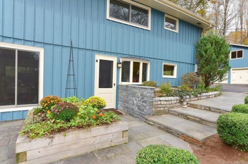 305 Rock Landing Rd, East Hampton, CT 06424-3013