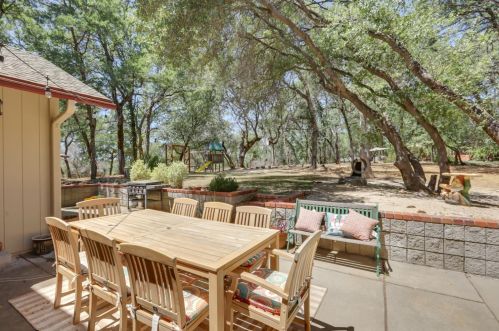 17790 Hitch Ct, Lake Wildwood CA  95946-9648 exterior