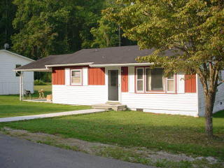 104 Collins St, Livingston, TN 38570-1914