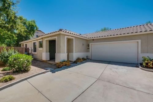 3885 Flower St, Gilbert, AZ 85298-8894