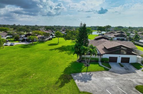 9749 Boca Gardens Pkwy, Boca Raton, FL 33496-4201
