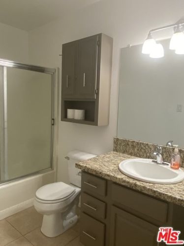 814 Lightcap St, Lancaster CA 93535-2720 exterior