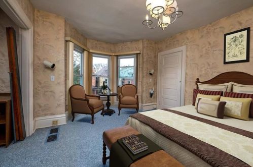 417 Lloyd St, Pittsburgh PA 15208-2831 exterior