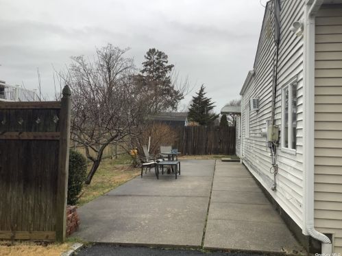 752 Peter Paul Dr, West Islip NY  11795-3536 exterior