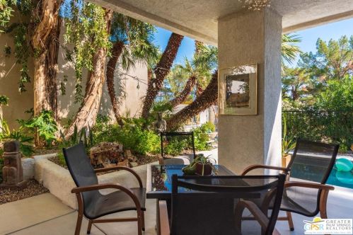 4 Vista Loma Dr, Rancho Mirage CA  92270-2959 exterior