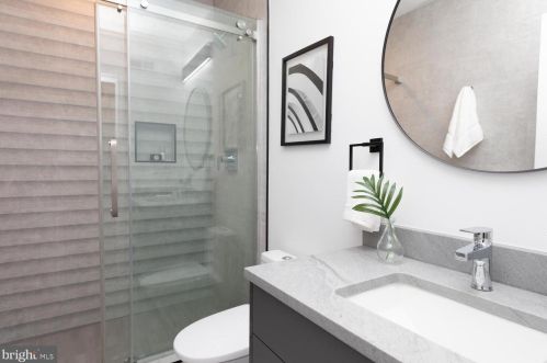 2037 Locust St, Philadelphia PA  19103-5613 exterior