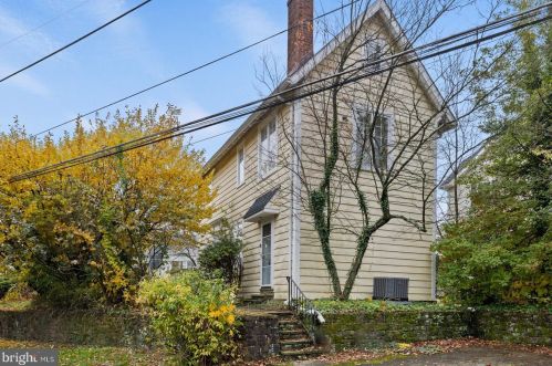 32 Buck Ln, Haverford, PA 19041-1230