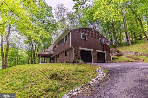 125 Pole Cat Rd, Glen Mills, PA 19342-1301