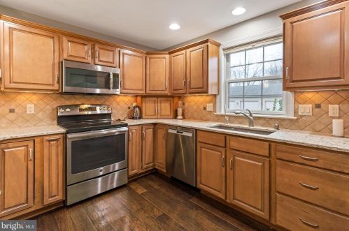 77 Midway Farms Ln, Lancaster PA  17602-2671 exterior