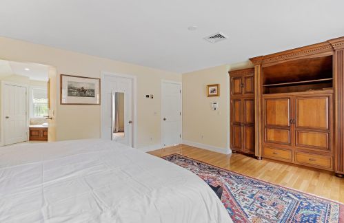 44 Shore Rd, Derry NH  03038-5114 exterior