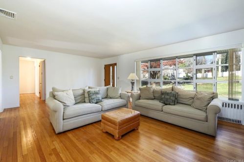 92 Betsy Brown Cir, Rye Brook, NY 10573-2226