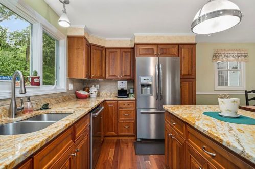 434 Quidnessett Rd, North Kingstown RI  02852-1500 exterior