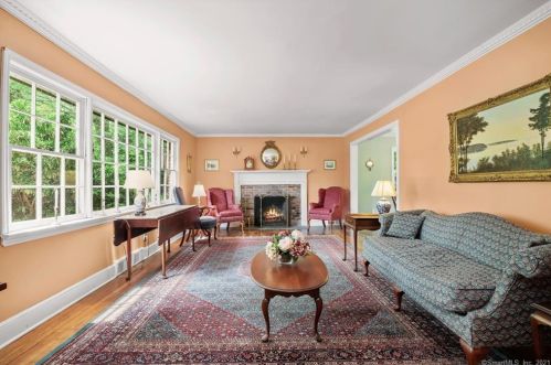 1005 Smith Ridge Rd, New Canaan CT  06840-2331 exterior