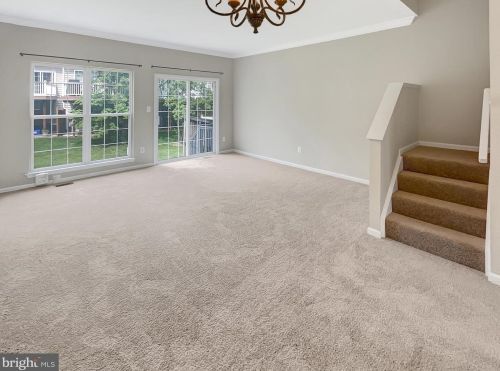 1268 Vintage Pl, Herndon VA  20194-1025 exterior