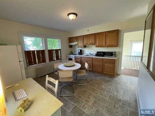 95 Godwin Ave, Ridgewood NJ  07450-3725 exterior