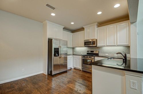644 Greenville Ave, Richardson TX  75081-4111 exterior