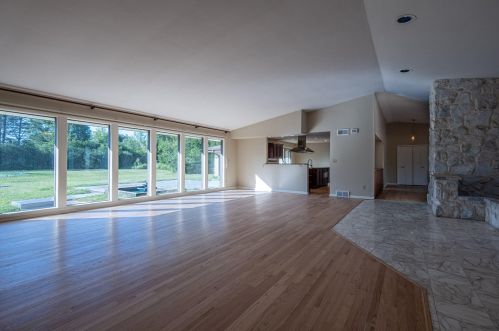 1545 Cedar Ln, Milwaukee WI  53217-1102 exterior