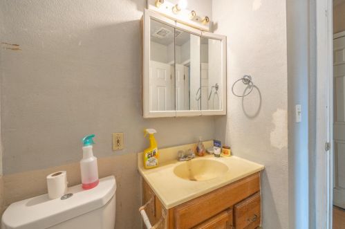 9 Ashley Ave, Woodland CA  95695-2509 exterior