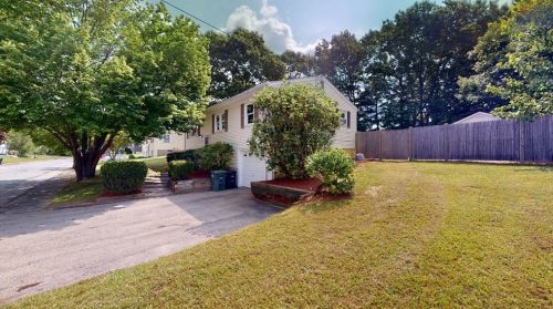 13 Larchmont Dr, Coventry RI exterior