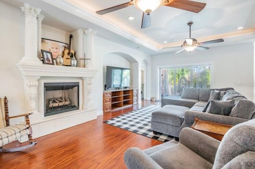 216 Spg Blvd, Tarpon Springs FL 34689-3554 exterior