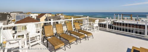 5 Fort Ave, Pelican Island NJ  08751-1512 exterior