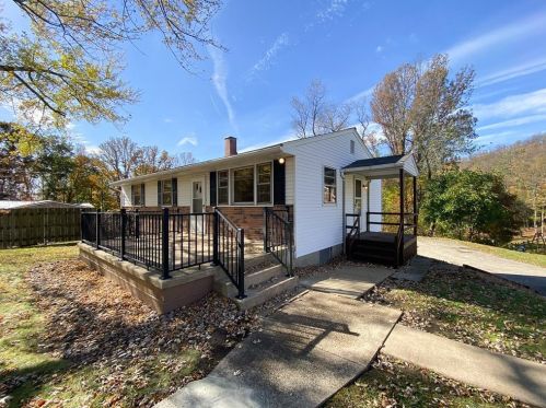 2029 Ridge Rd, Jeannette, PA 15644-4413