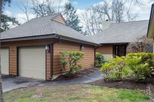 21 Bathcrescent Ln, Bloomfield, CT 06002-2155