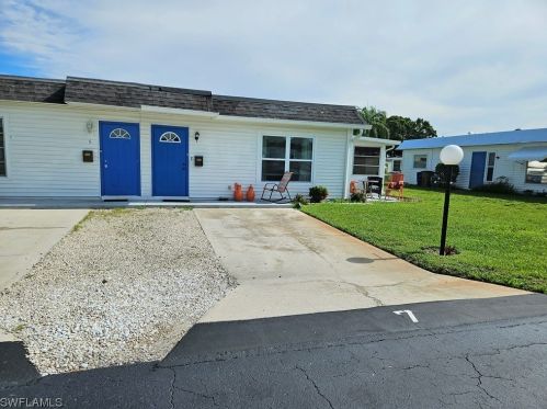 7 Tangerine Ct, Lehigh Acres, FL 33936-7216