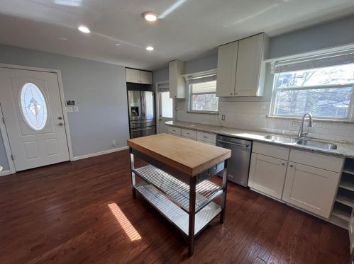 7605 Delafield Ln, Austin TX  78752-1312 exterior