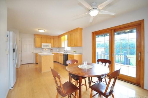 3 Regina Dr, Windsor Locks, CT 06096-2442