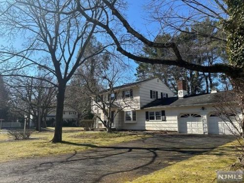 4 Friend Ter, Harrington Park, NJ 07640-1221