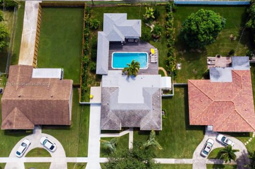 235 6th St, Dania Beach FL  33004-4147 exterior