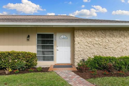 525 Palm View Dr, Naples, FL 34110-5717