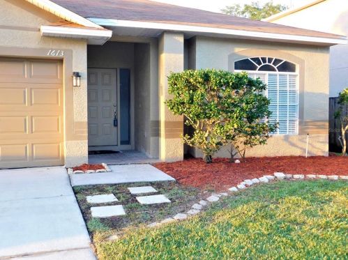 1613 Gray Bark Dr, Oldsmar, FL 34677-2766