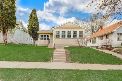 1018 Genesee St, Waukesha, WI 53186-5219