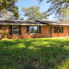 109 Granada Dr, Weatherford, TX 76088-9310