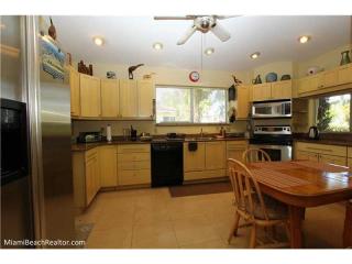 7630 Bayside Ln, Miami FL  33141-1013 exterior