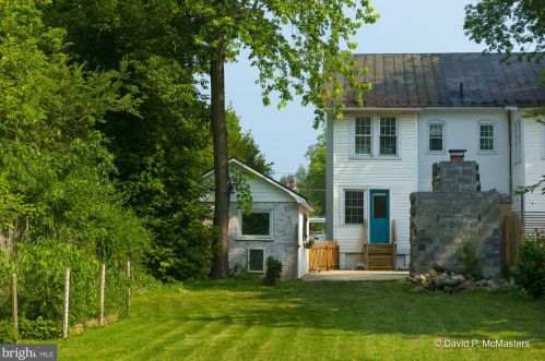 528 Liberty St, Charles Town WV  25414-1830 exterior