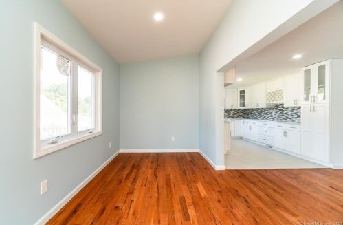 27 Garrigus Ct, Waterbury CT  06716-3103 exterior