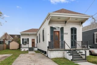535 4th St, Gretna, LA 70053-5923