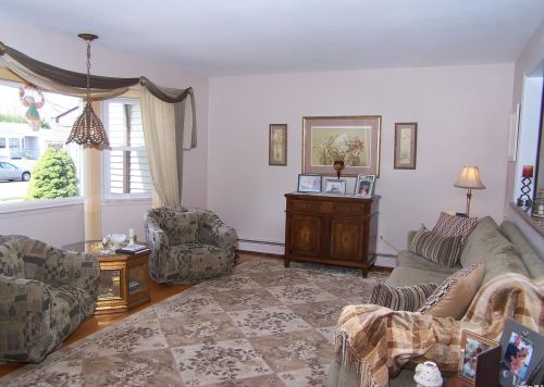 3 Musket Dr, Holbrook, NY 11741-5209