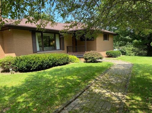 266 Miller Farm Rd, Edinburg, PA 16116-1126
