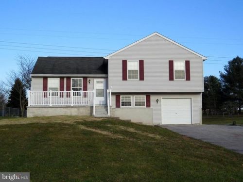 725 Hancock Dr, Gettysburg, PA 17325-8960