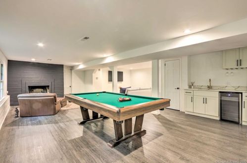 8 Tulip Tree Ln, Norwalk CT  06851-1409 exterior